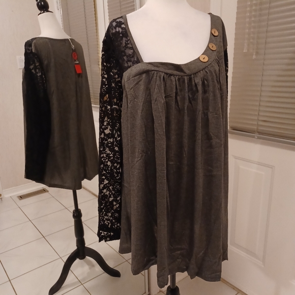 4/$80 Gray With Black Lace Tunic - Size 4X (US22) - Picture 3 of 10